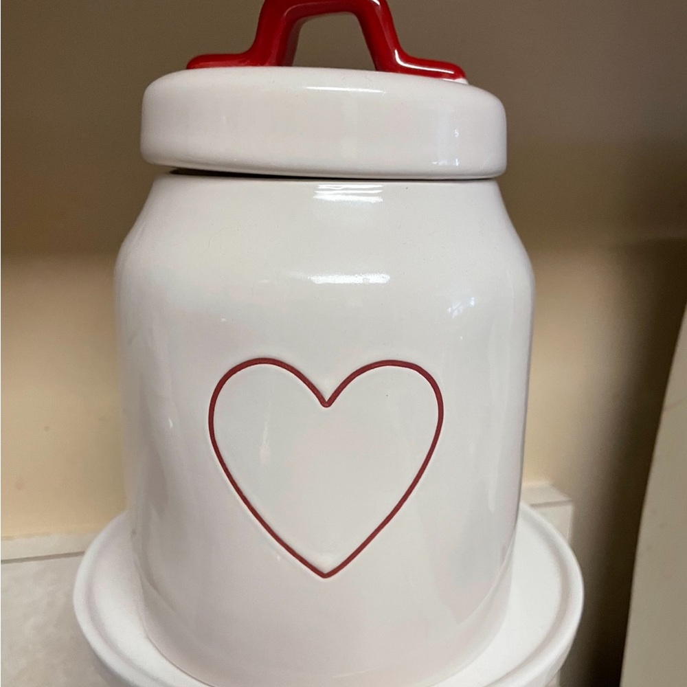 RAE DUNN HUGS canister with heart. Full size. Never used. No chips or breaks - Picture 4 of 6